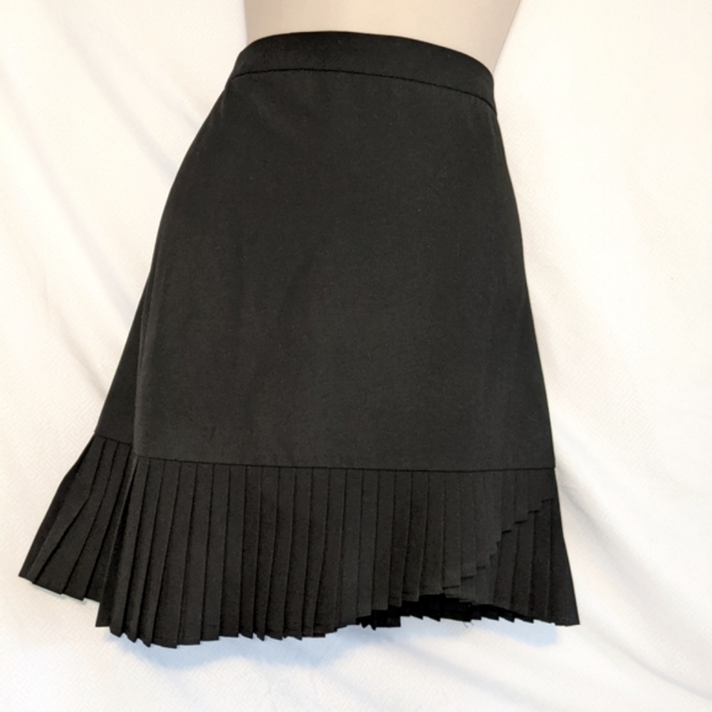 The Limited Sz 2 Black Skirt Pleated Flirty Cute
